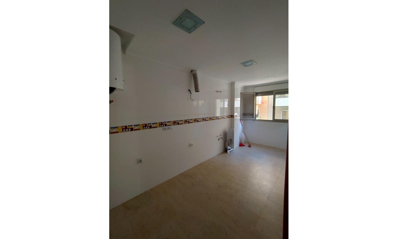 Herverkoop - Appartement - Torrevieja - Estacion de autobuses