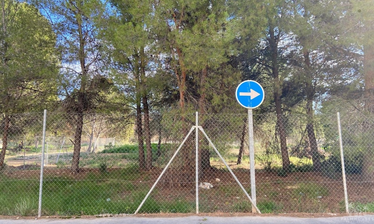 Herverkoop - Plot - la Nucia - La Nucia Centro