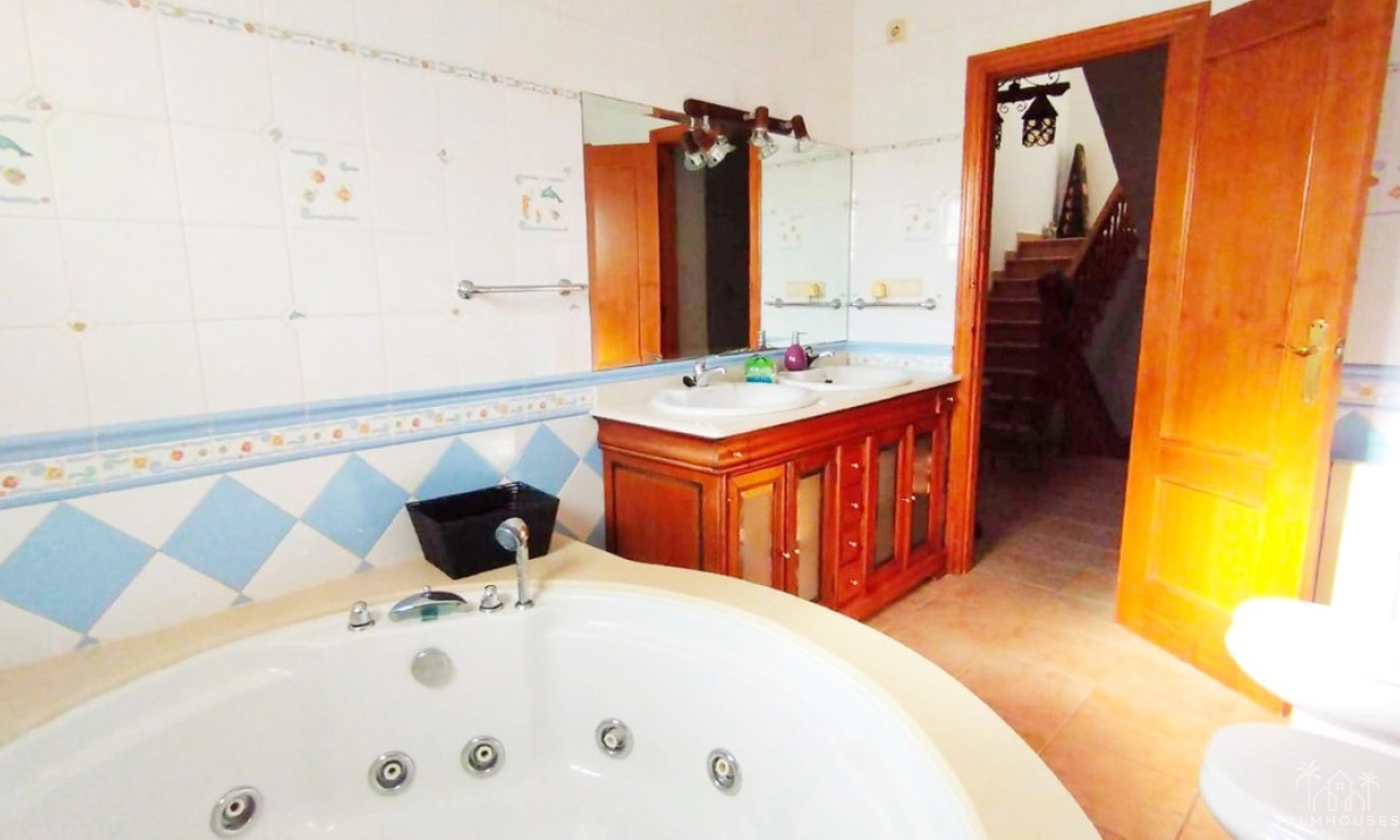 Herverkoop - Villa - Alicante City - La Torreta