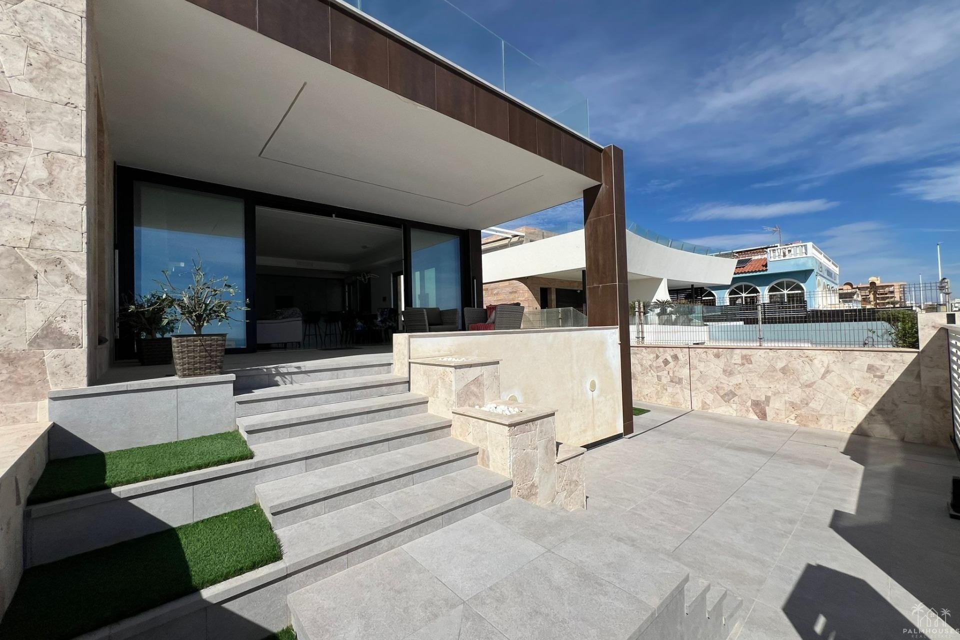 Herverkoop - Villa - Torrevieja - La Mata