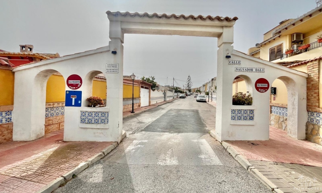 Herverkoop - Villa - Torrevieja - Los Balcones