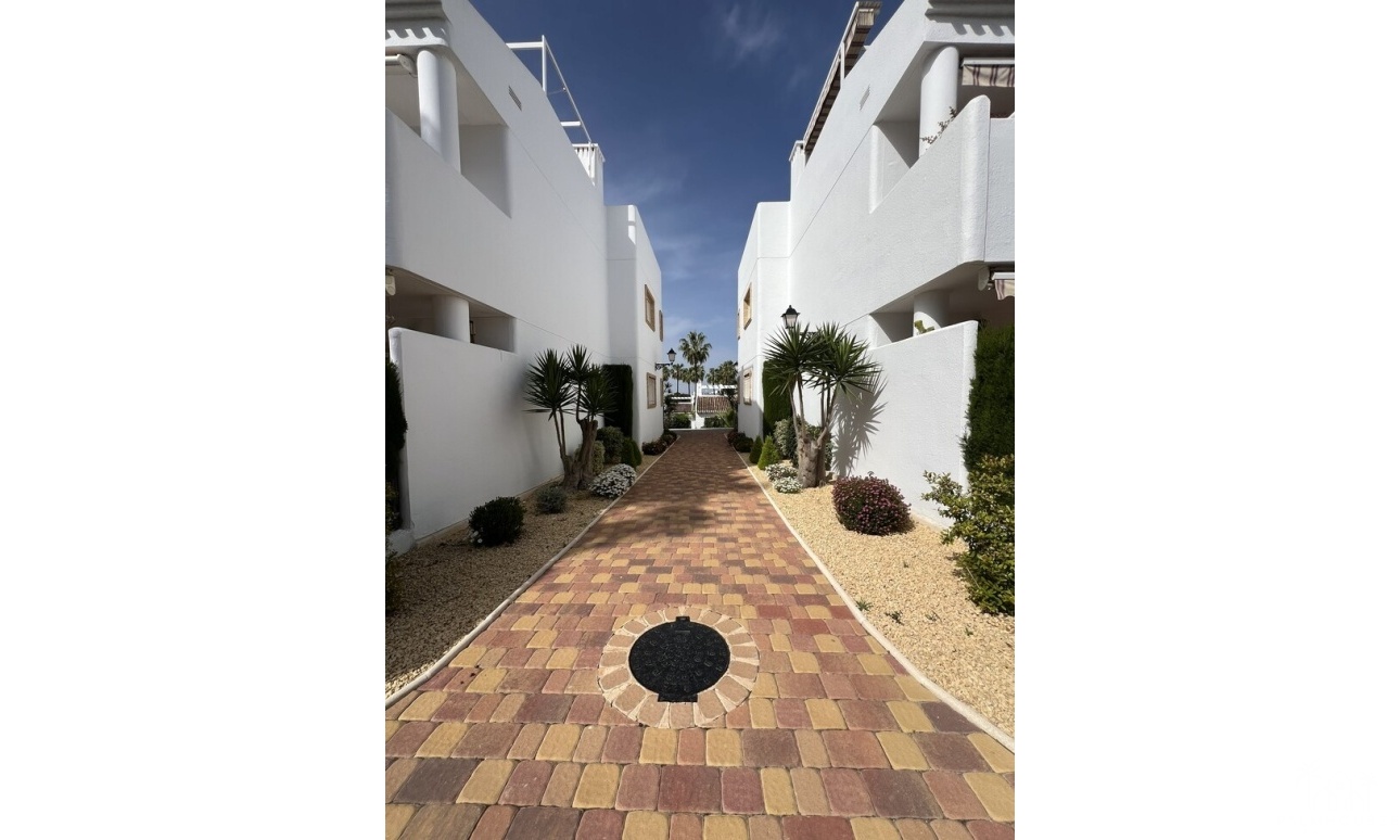 Resale - Apartments - Orihuela Costa - Villamartin