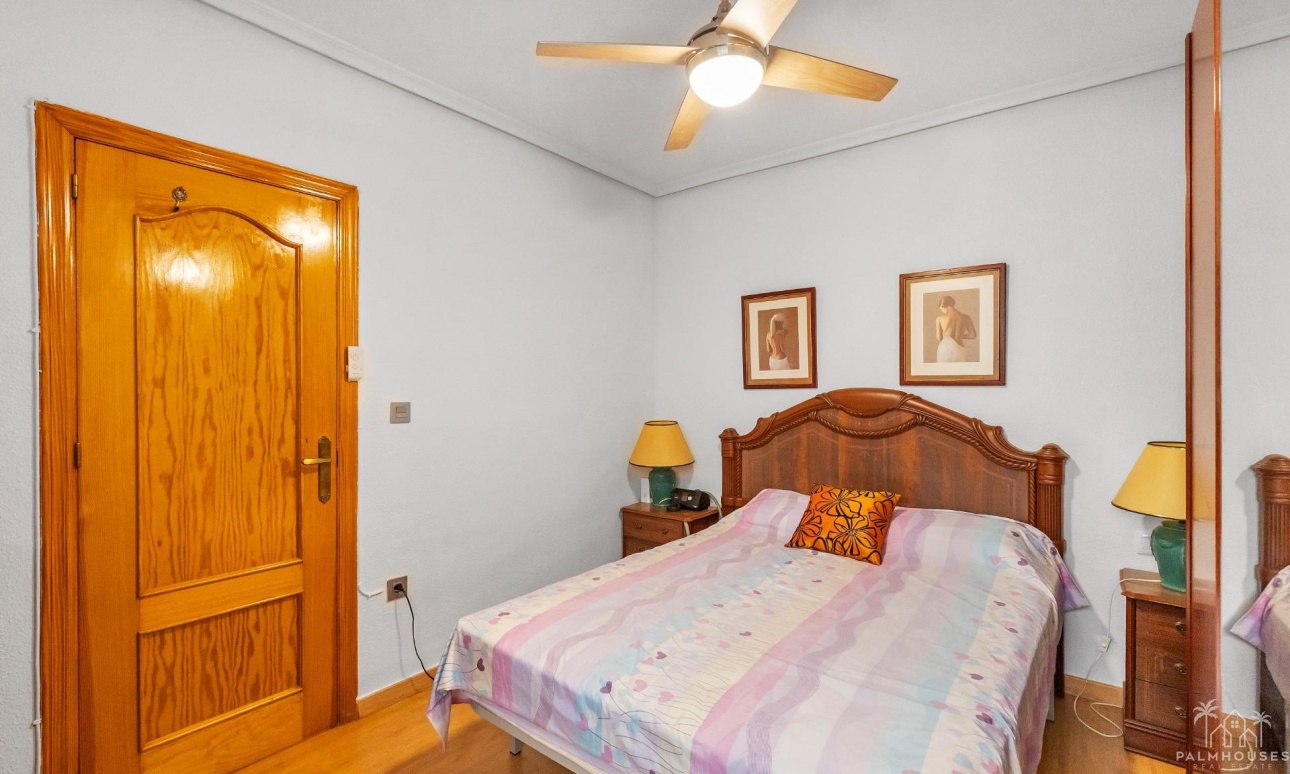 Resale - Apartments - Torrevieja - Paseo maritimo