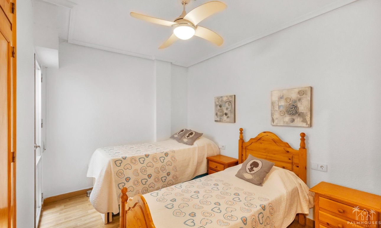 Resale - Apartments - Torrevieja - Paseo maritimo