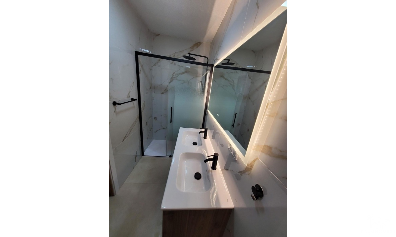 Resale - Apartments - Torrevieja - Playa de los Naufragos