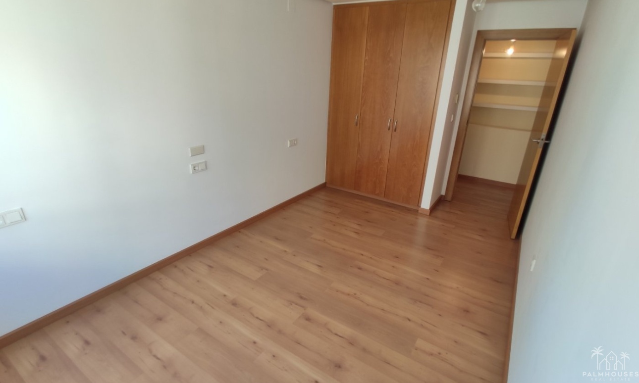 Resale - Apartments - Torrevieja - Puerto