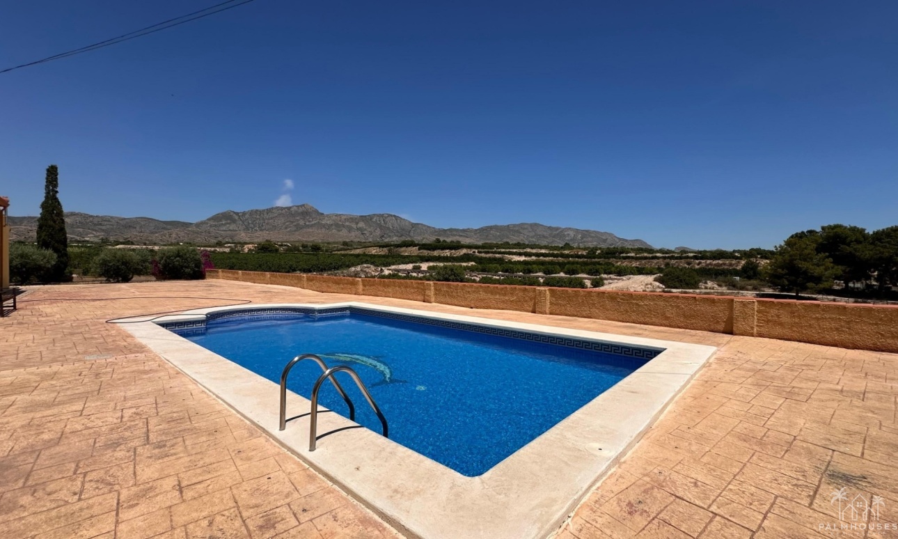 Resale - Finca - Albatera