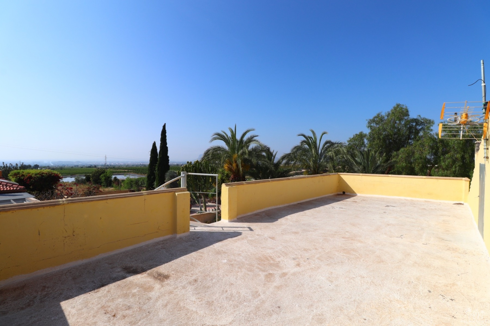Resale - Finca - Albatera