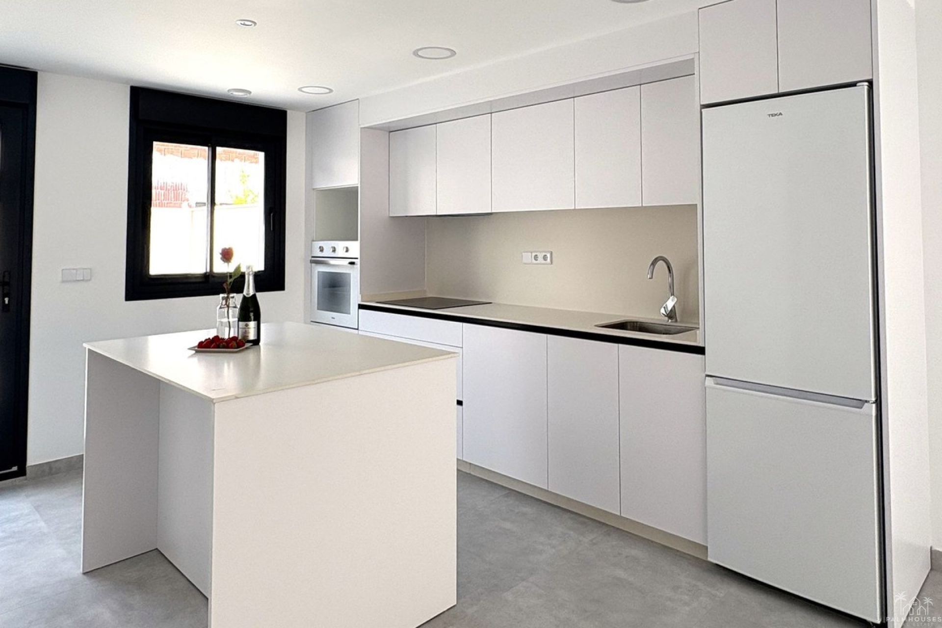 Resale - House - Alicante - Cox