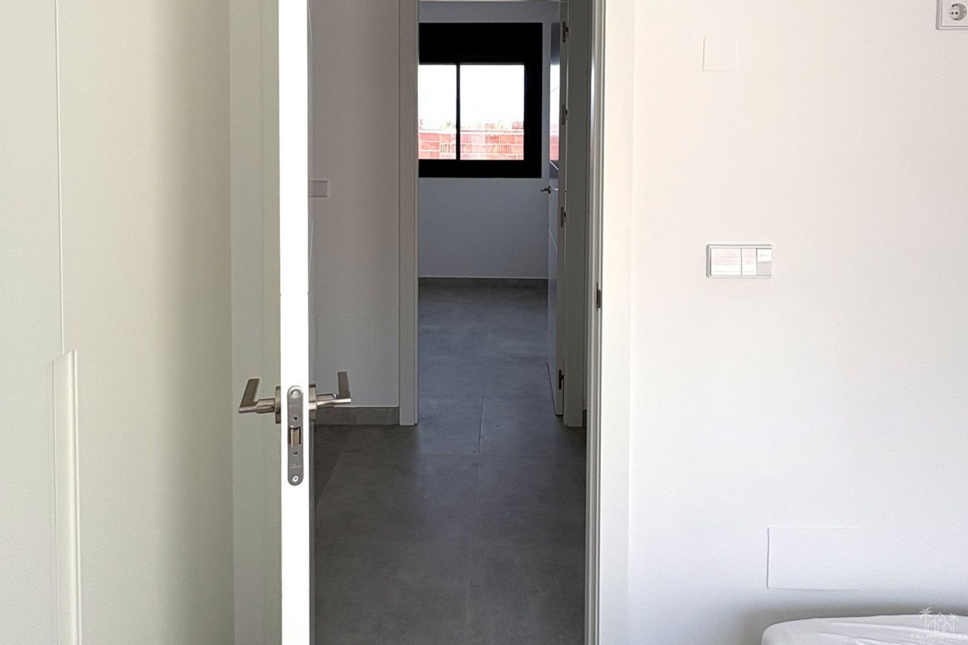 Resale - House - Alicante - Cox