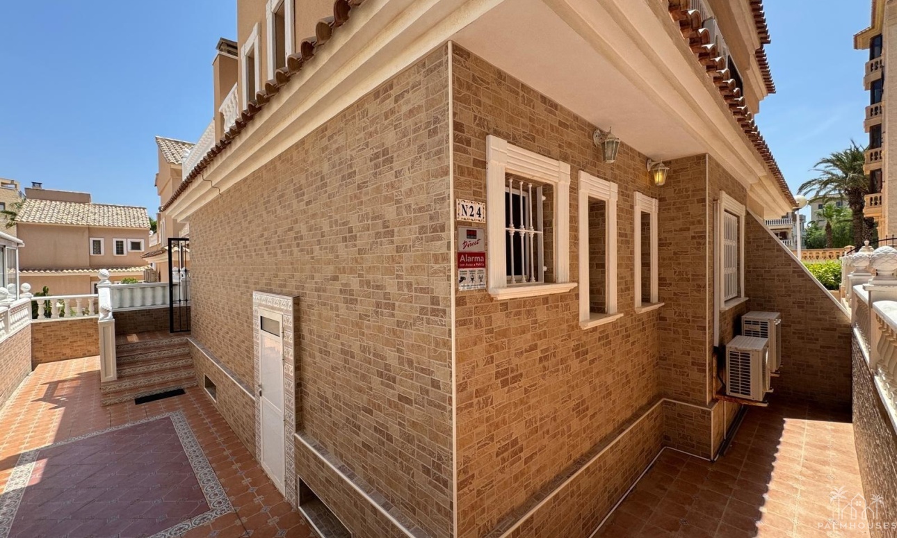 Resale - House - Guardamar del Segura - Urbanizaciones