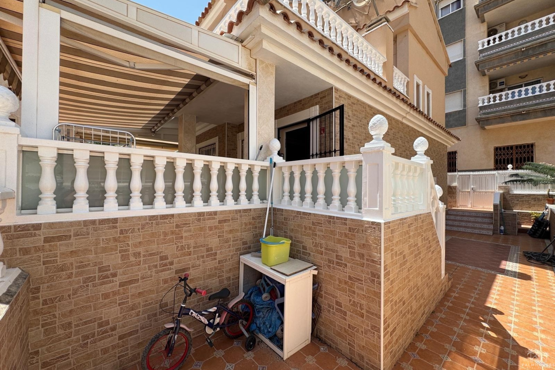 Resale - House - Guardamar del Segura - Urbanizaciones