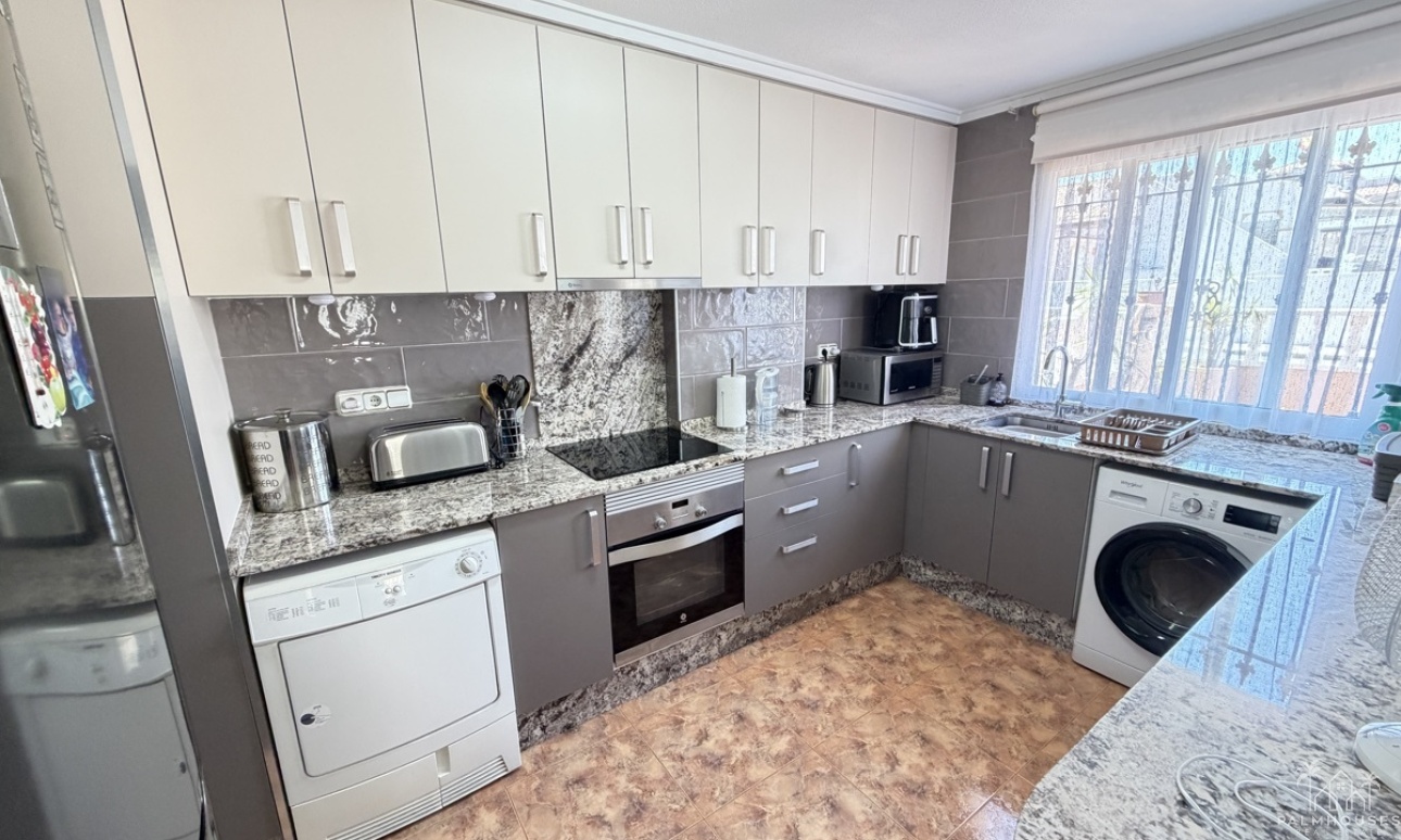 Resale - House - La Zenia