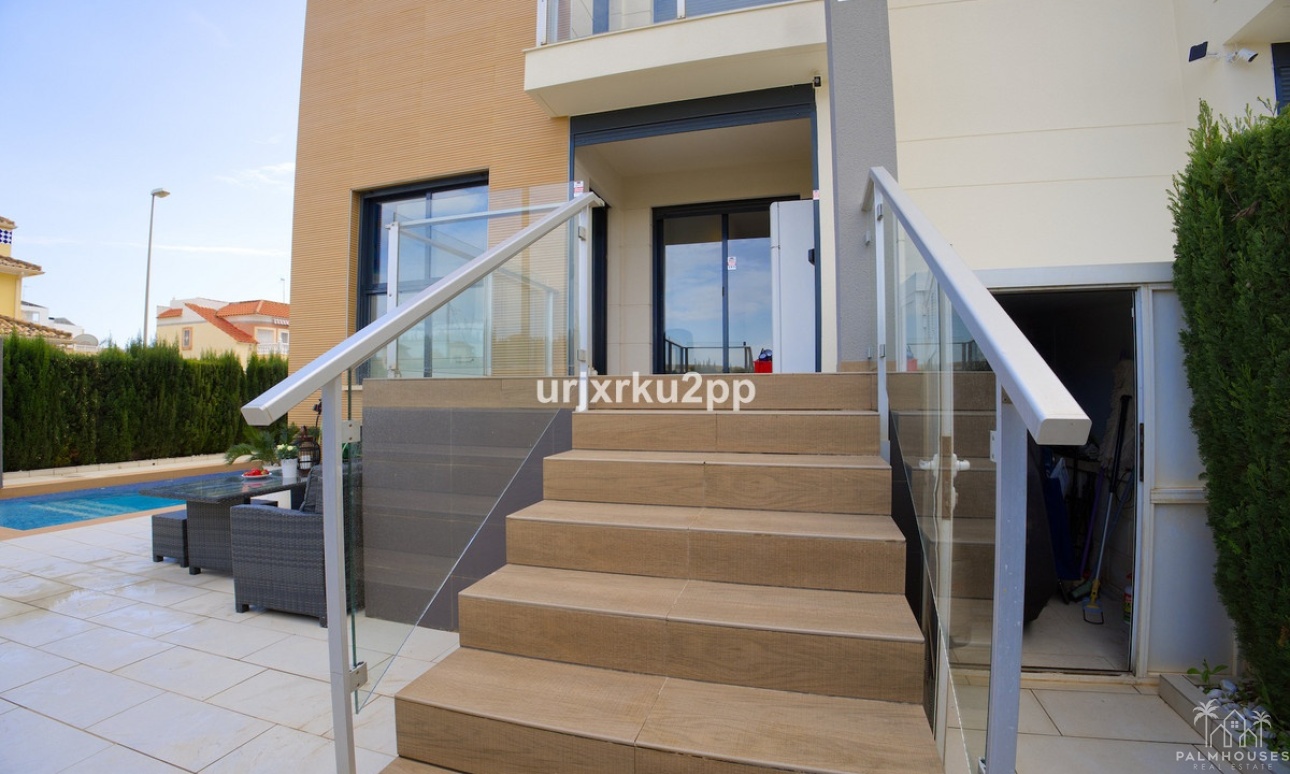 Resale - House - Orihuela - La Zenia