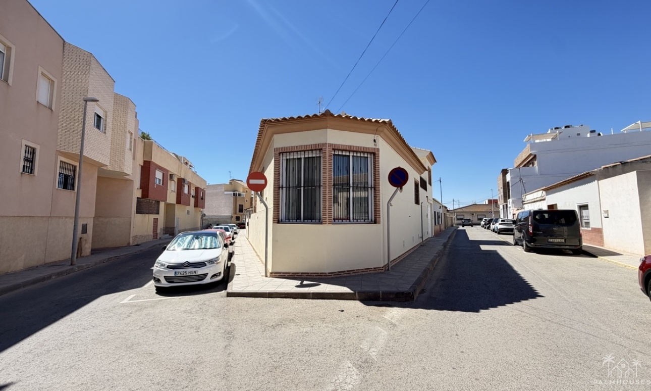 Resale - House - Pilar De La Horradada