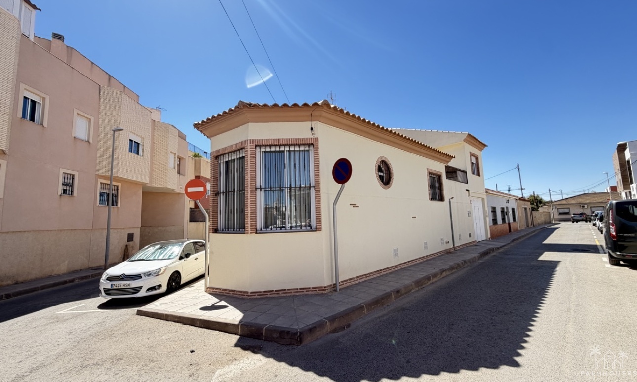 Resale - House - Pilar De La Horradada