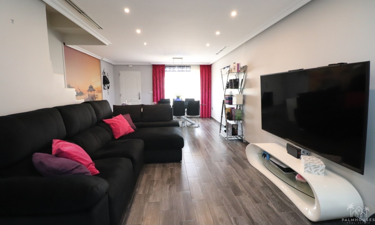 Resale - House - Redován
