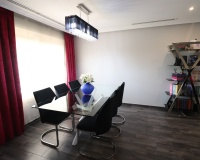 Resale - House - Redován