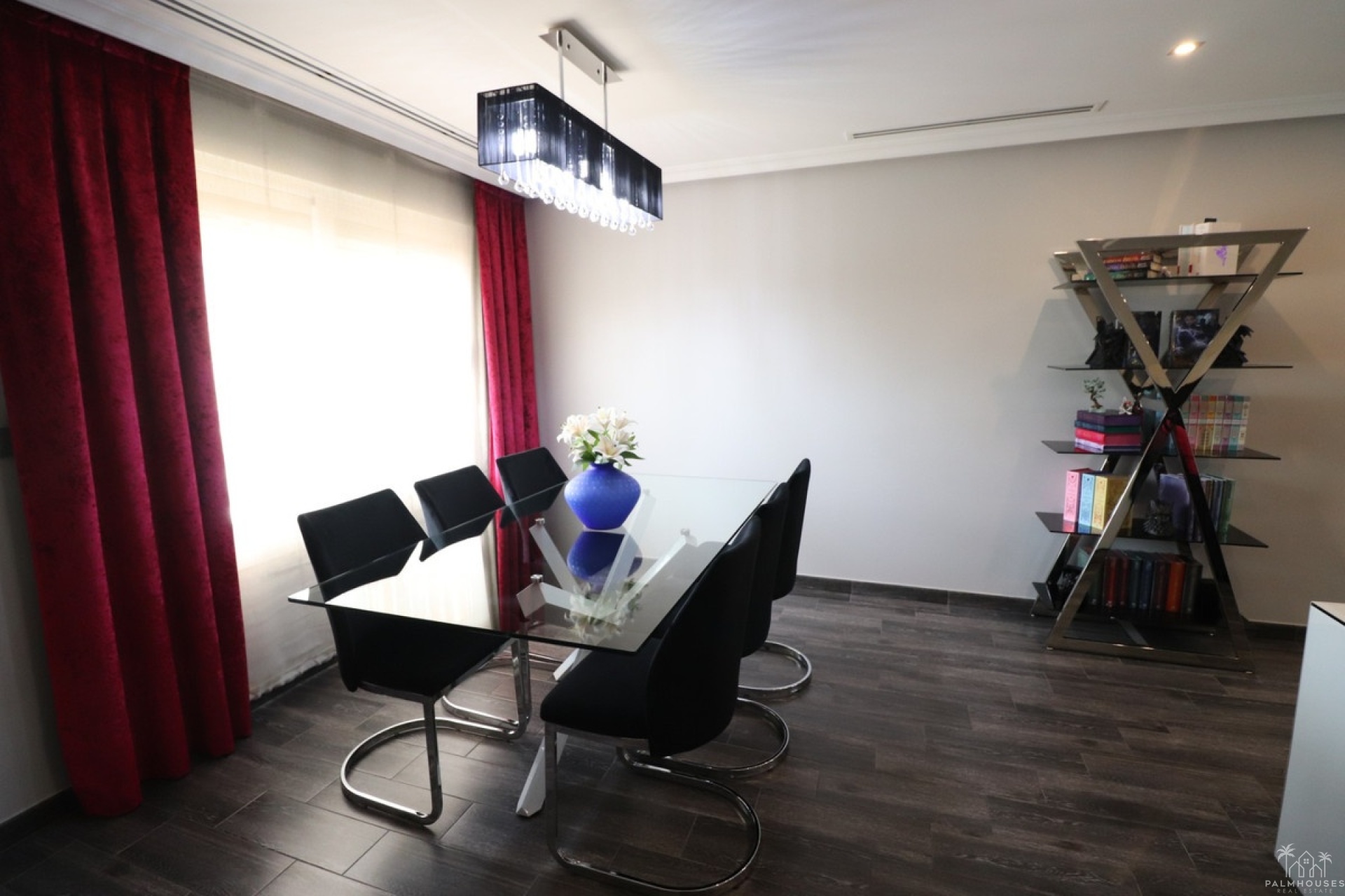 Resale - House - Redován