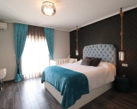 Resale - House - Redován