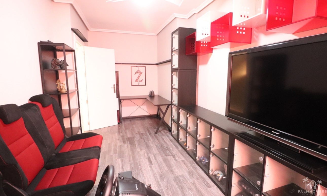 Resale - House - Redován