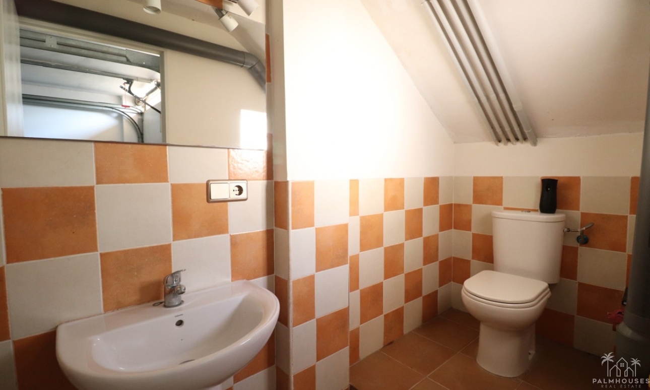 Resale - House - Redován