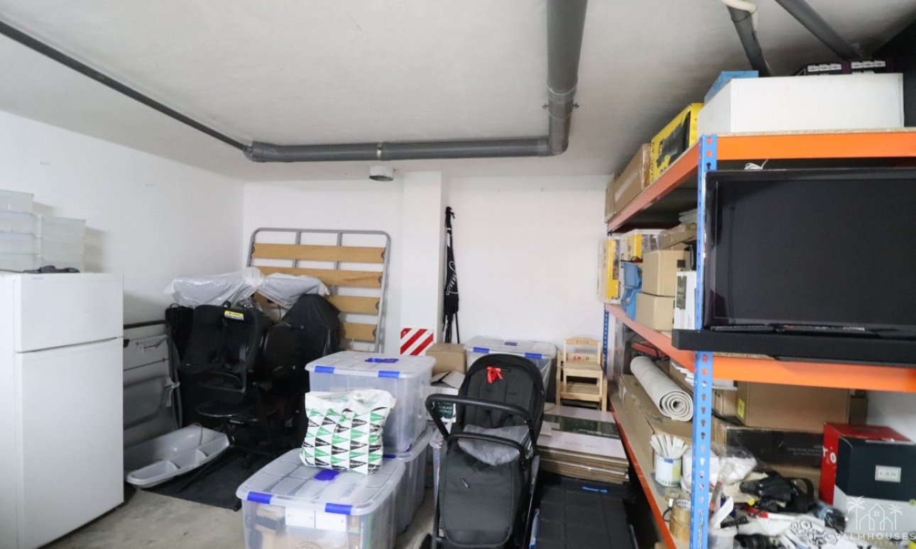 Resale - House - Redován