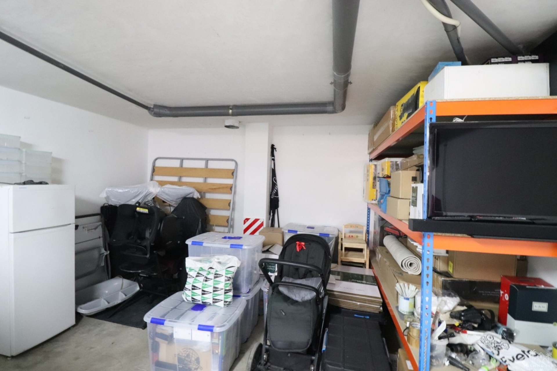 Resale - House - Redován