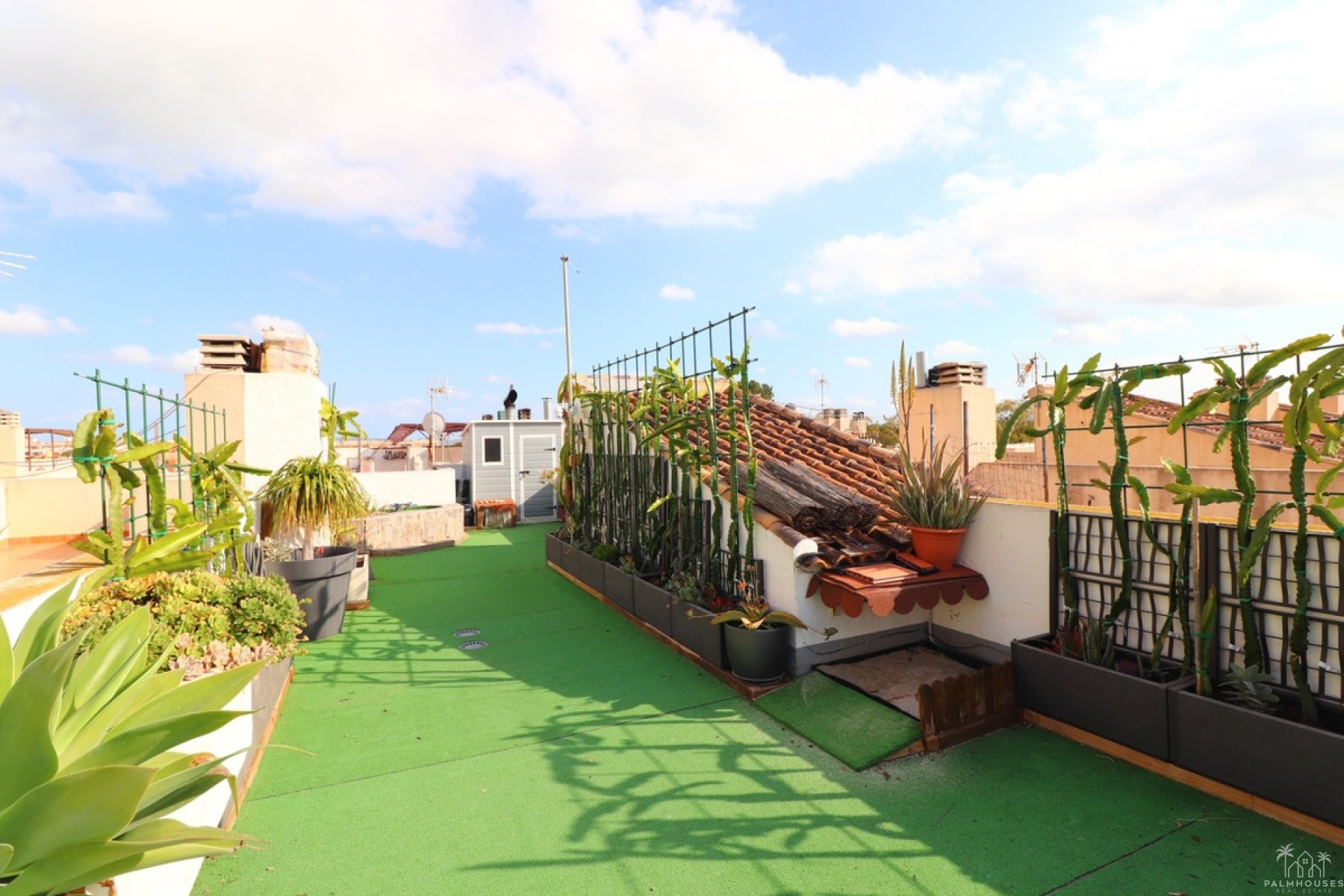 Resale - House - Redován