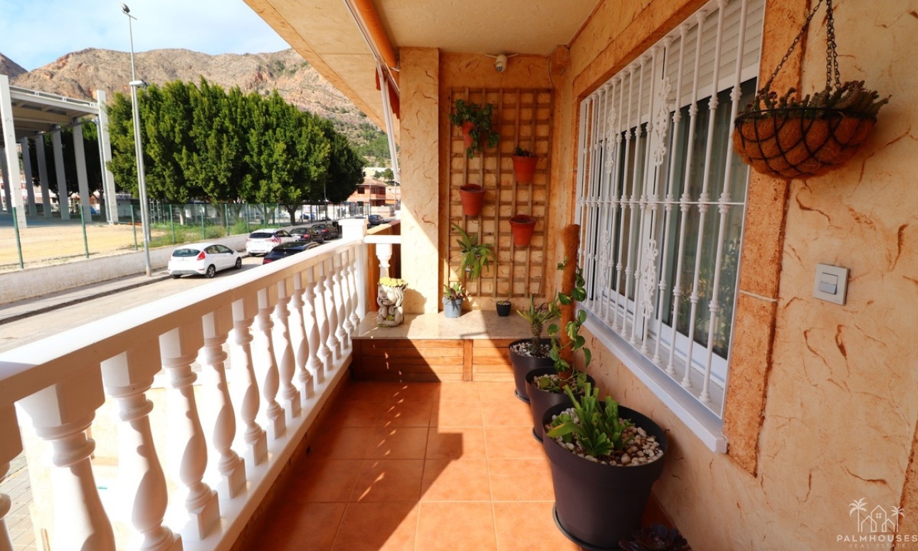 Resale - House - Redován