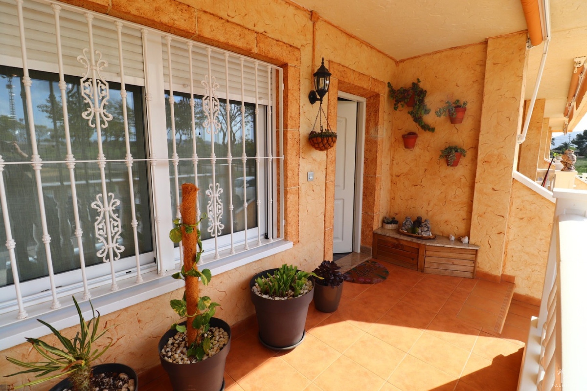 Resale - House - Redován