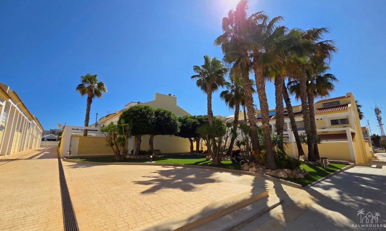 Resale - House - Torrevieja - La Mata