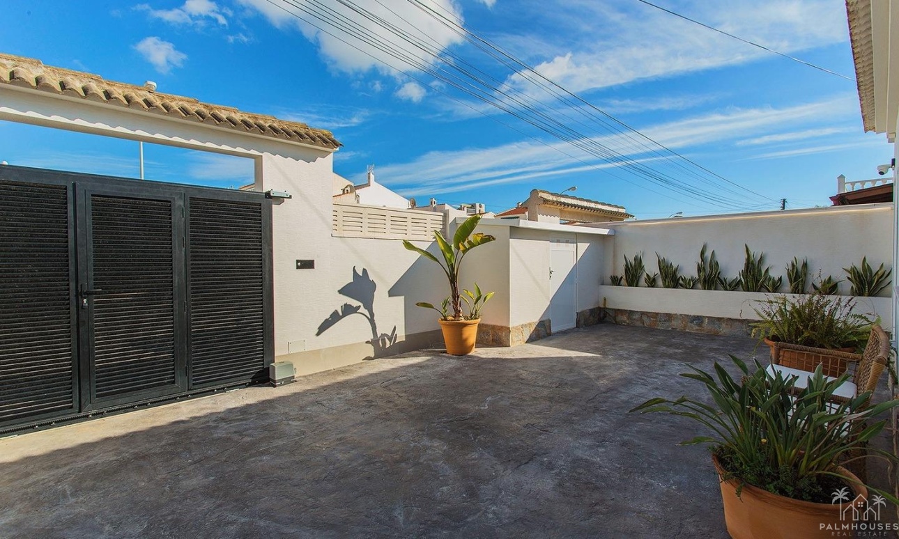 Resale - House - Torrevieja - La Siesta