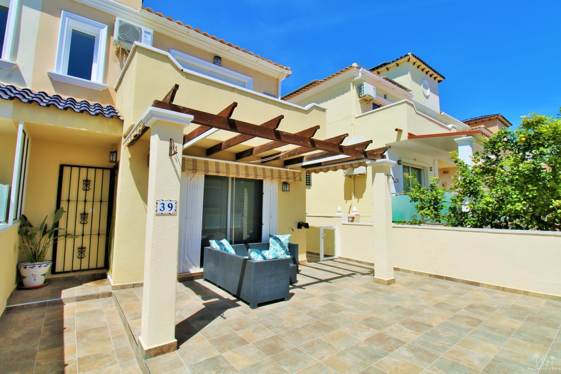 Resale - House - Villamartin