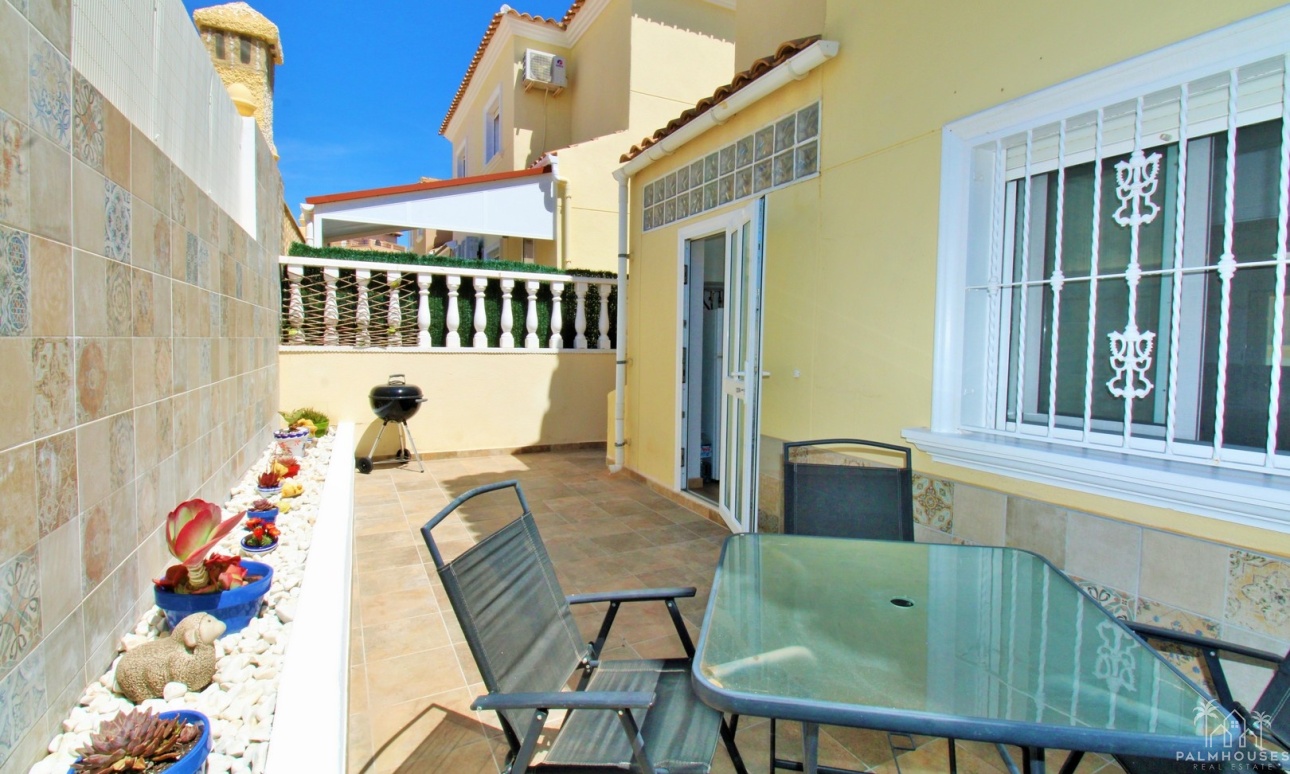 Resale - House - Villamartin