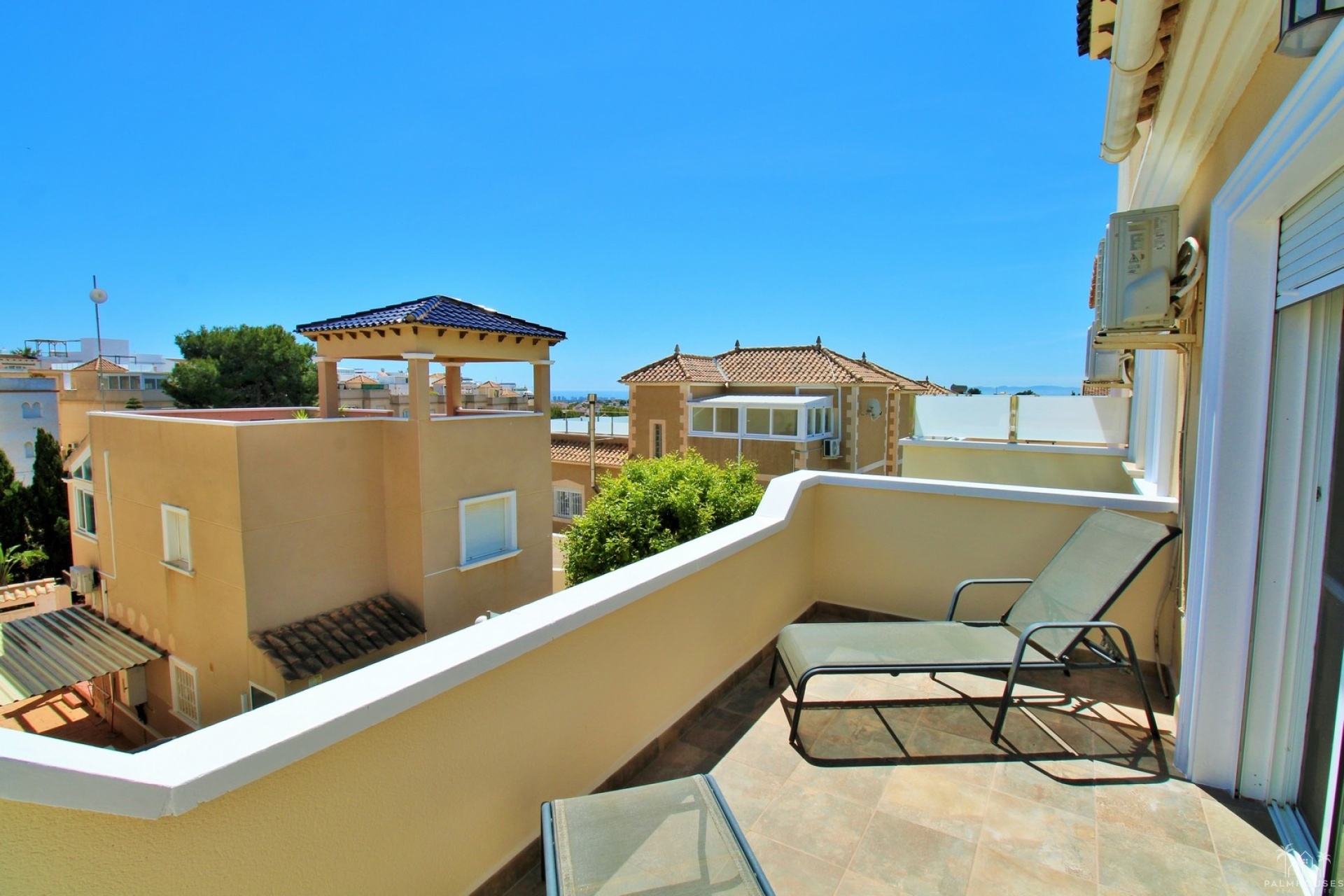Resale - House - Villamartin
