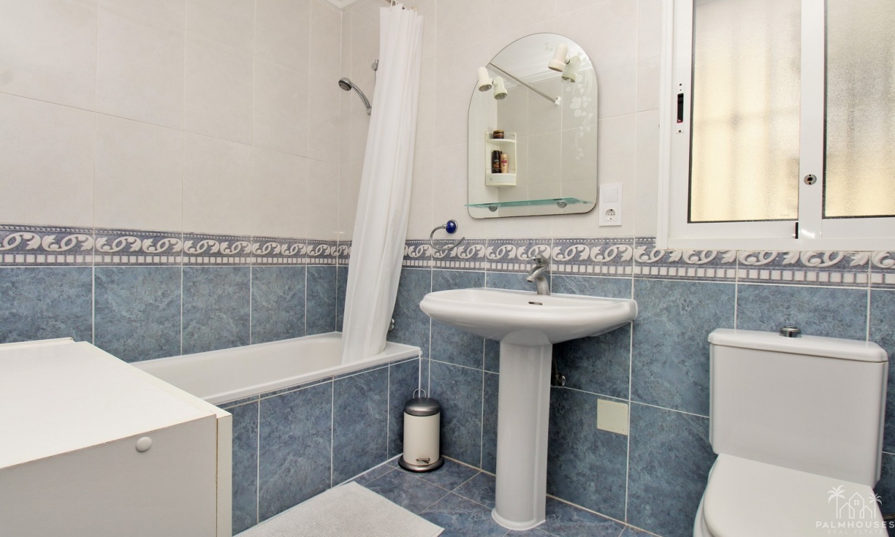Resale - House - Villamartin
