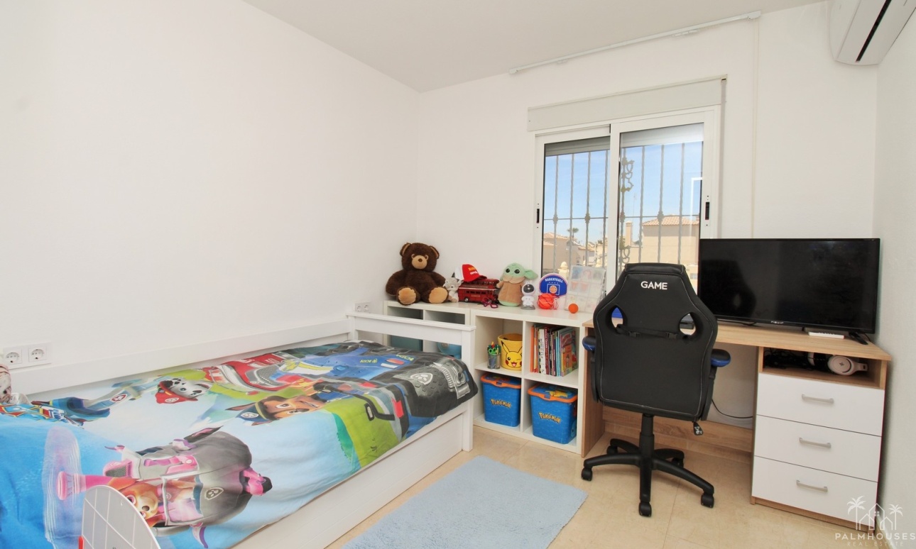 Resale - House - Villamartin