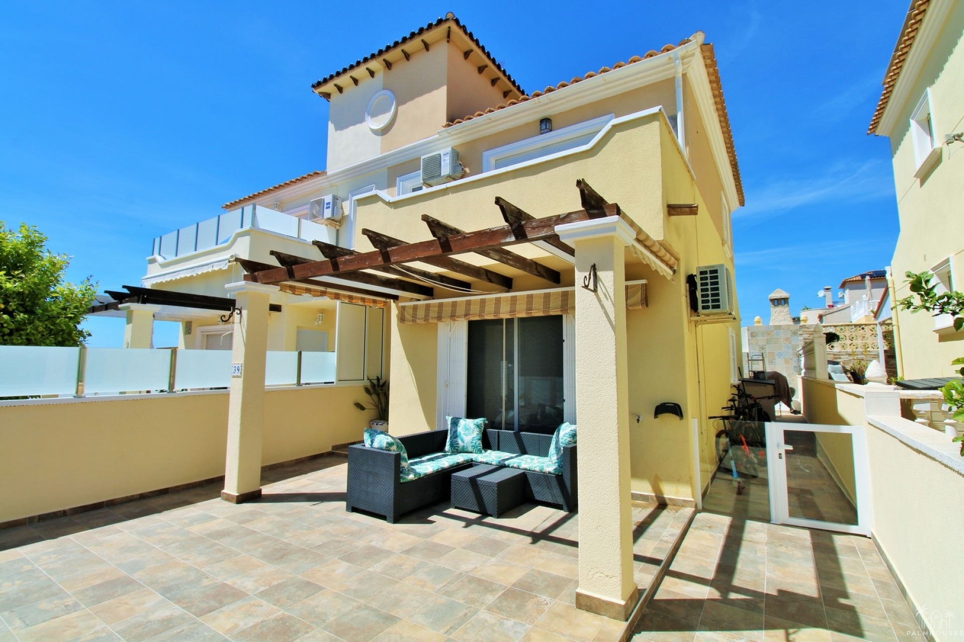 Resale - House - Villamartin