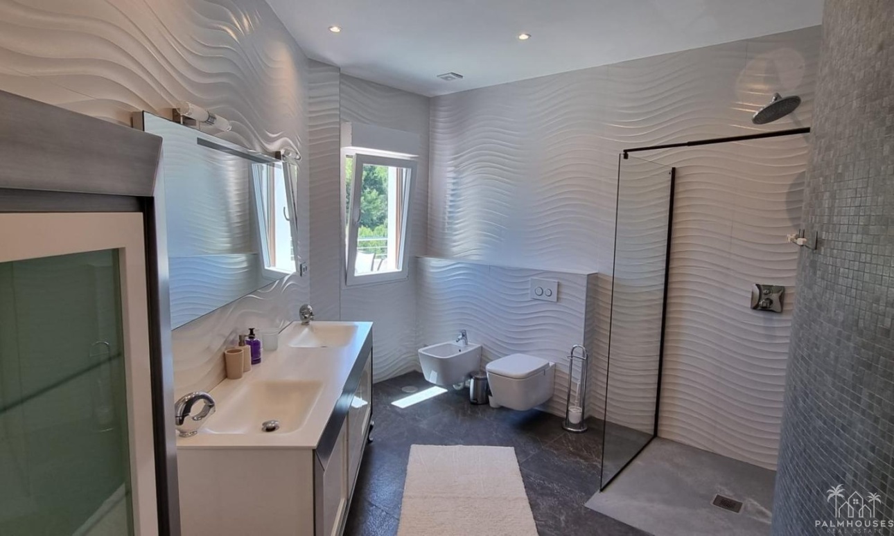Resale - Villa - Altea