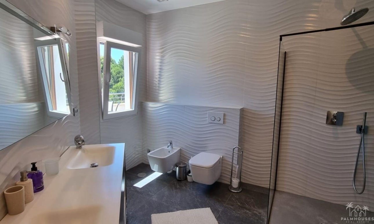 Resale - Villa - Altea