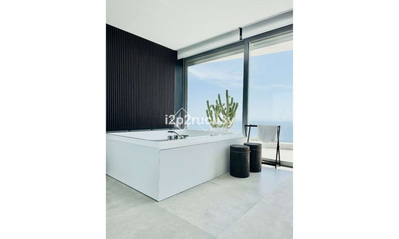 Resale - Villa - Altea