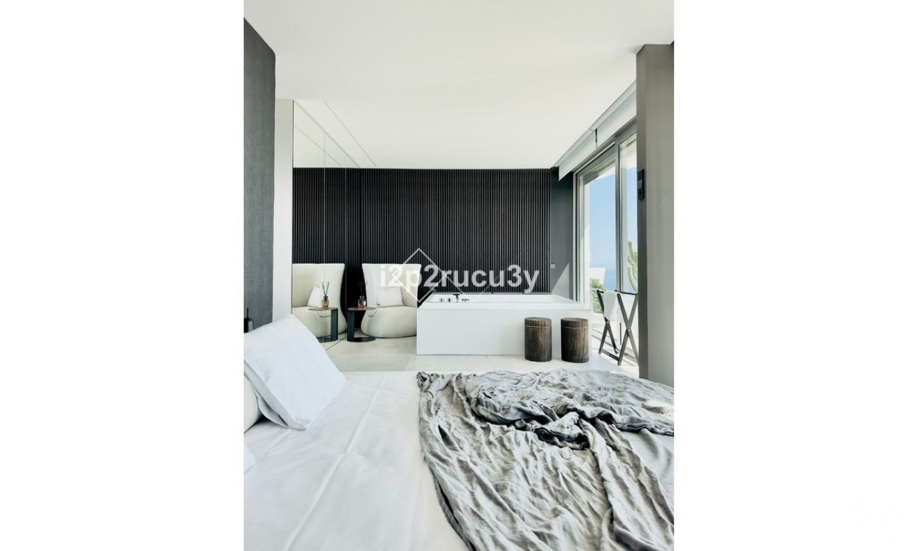 Resale - Villa - Altea
