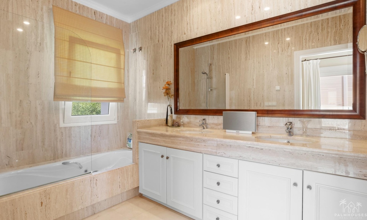 Resale - Villa - Benahavís - Cortés