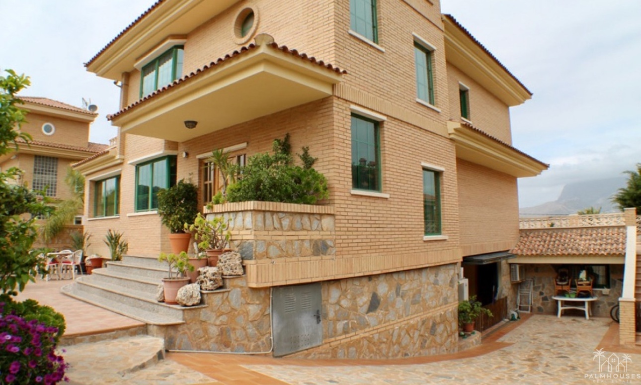 Resale - Villa - Benidorm - Benidorm Centro