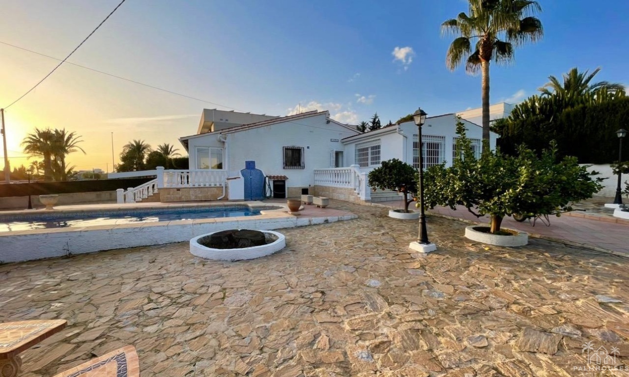 Resale - Villa - Benidorm - Urbanizaciones