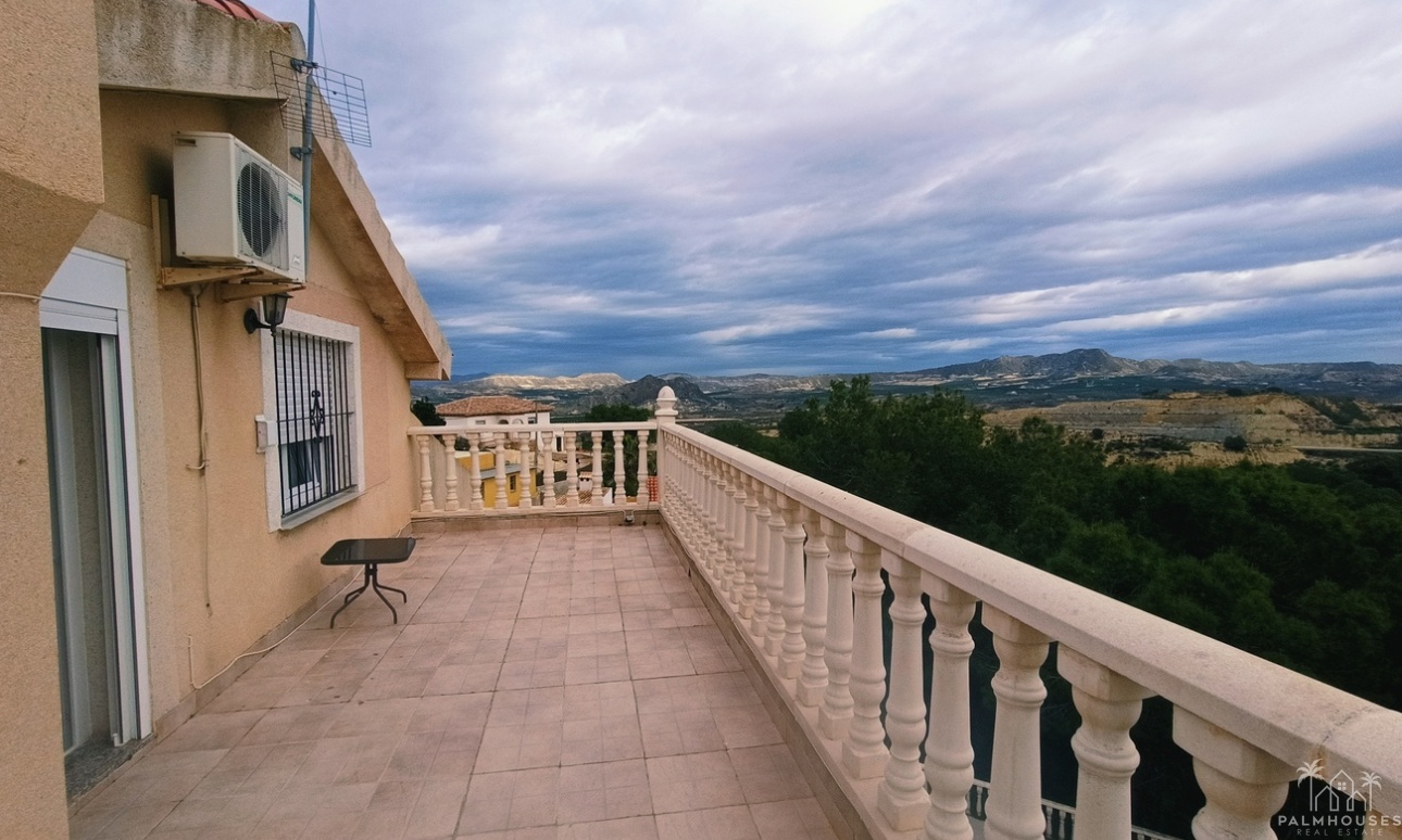 Resale - Villa - Canadas De San Pedro - Inland
