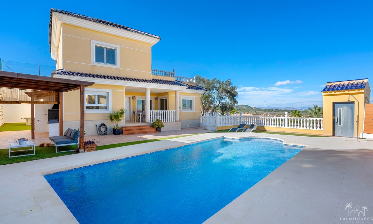 Resale - Villa - Ciudad De Las Comunicaciones - Costa Blanca