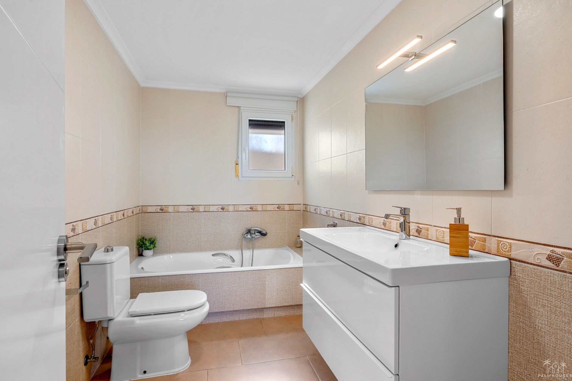 Resale - Villa - Ciudad De Las Comunicaciones - Costa Blanca