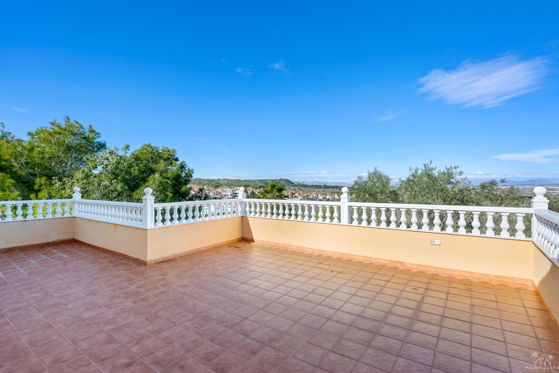 Resale - Villa - Ciudad De Las Comunicaciones - Costa Blanca